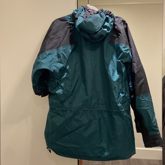 North Face Gore Tex Skiing Jacket - Picture 2 of 3